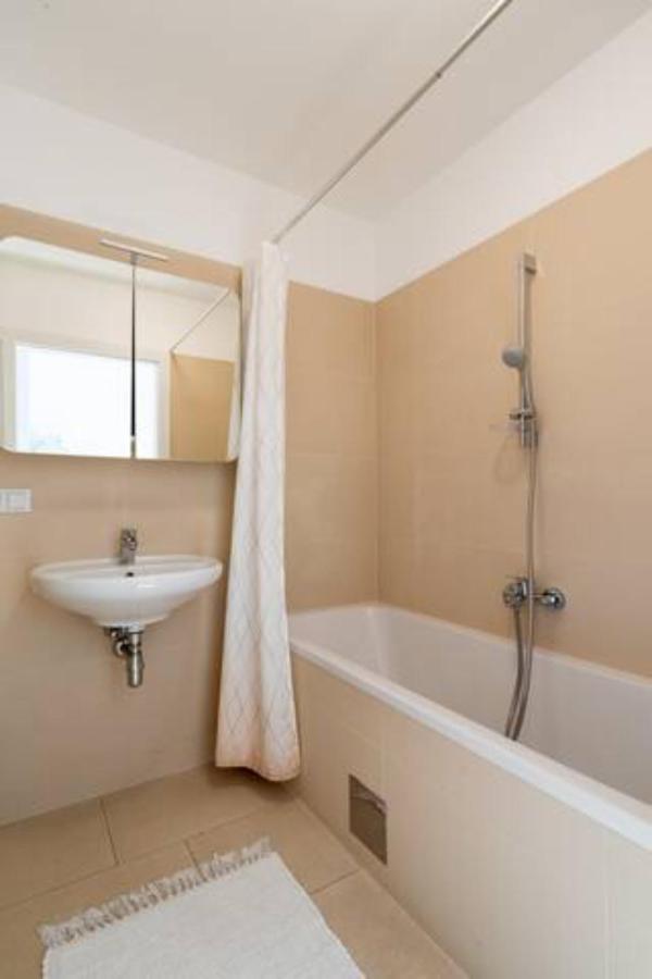 Near Lake Fully Furnished Beautiful Apartment Vienna Esterno foto